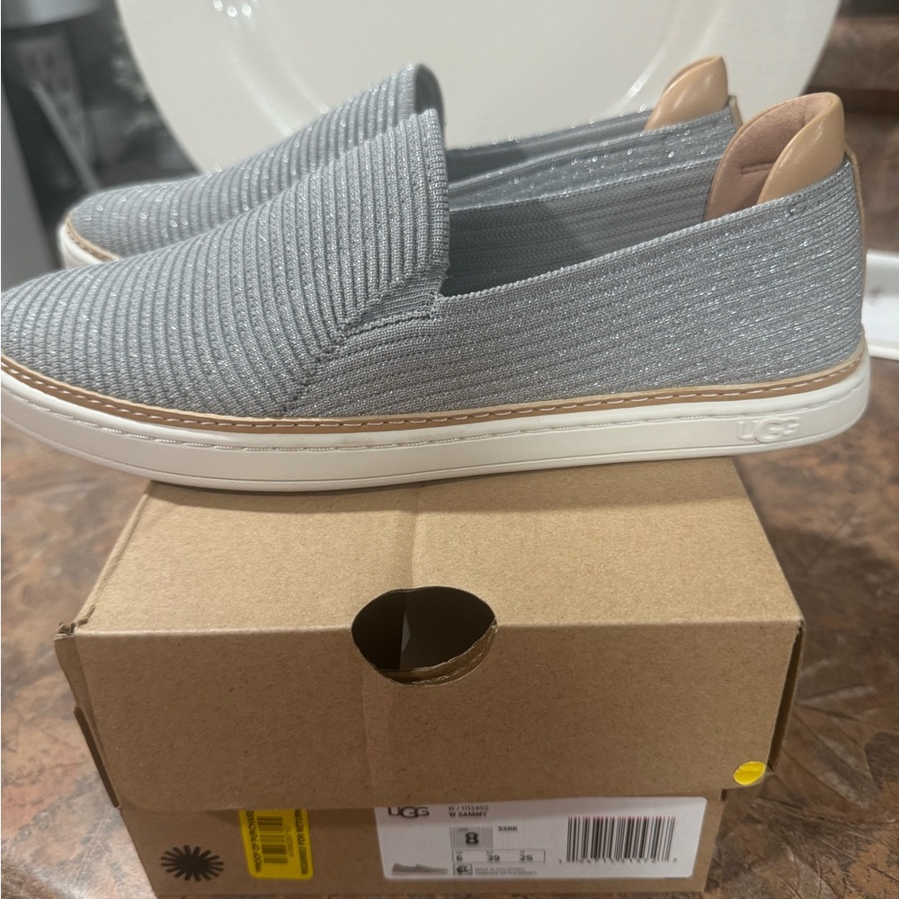 Women's size 8 Ugg Sammy